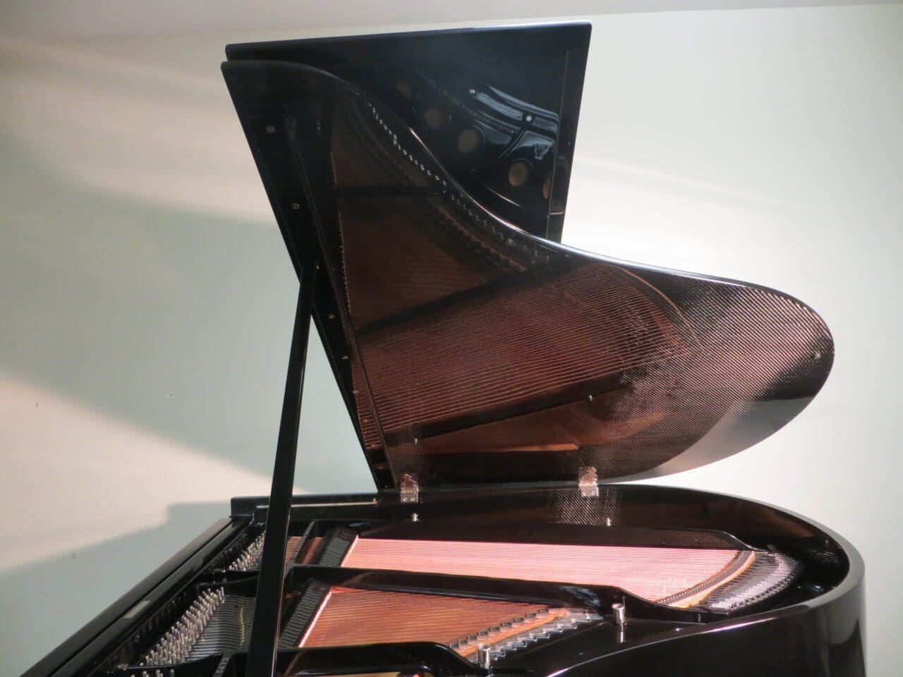 A piano that is sitting on top of the floor.